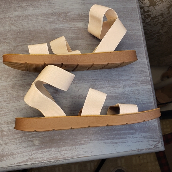 Cushionaire Memory Foam Sandals with Ankle-Straps Size 7½ - Picture 8 of 10